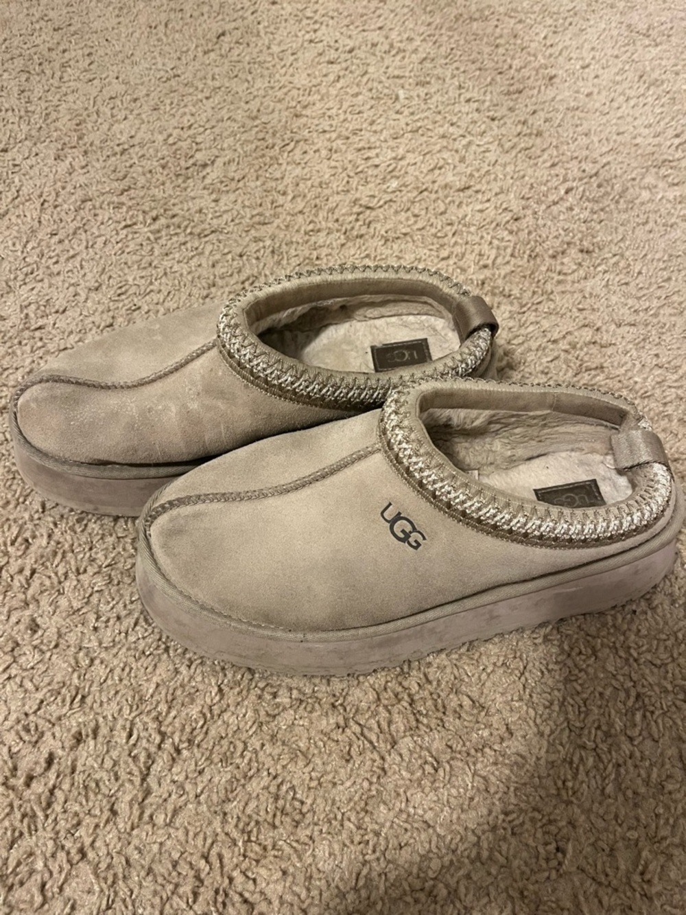 UGG Women's Light Beige Suede Shearling Slip-On Clog